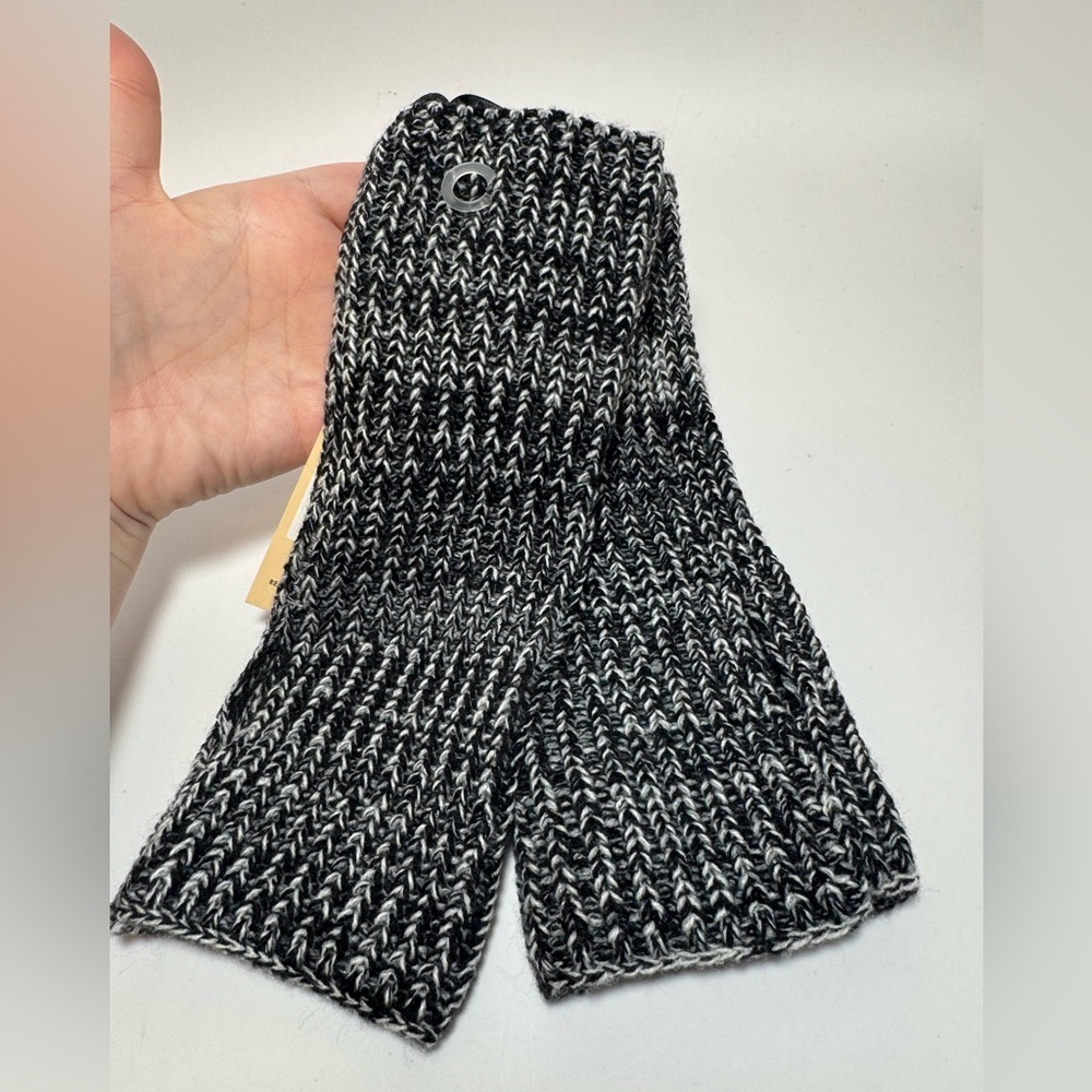 SOLD Rebecca Minkoff Grey Arm Warmers Winter Fashion Accessories NWT - Picture 2 of 5